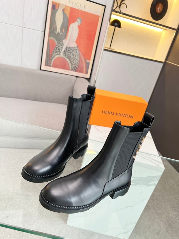 Louis Vuitton trendy and fashionable thick heel high short boots Martin boots