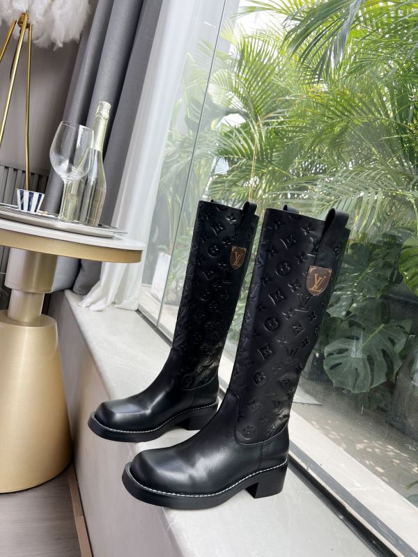 Louis vuitton full-grain cowhide boots with embossed logo on the surface