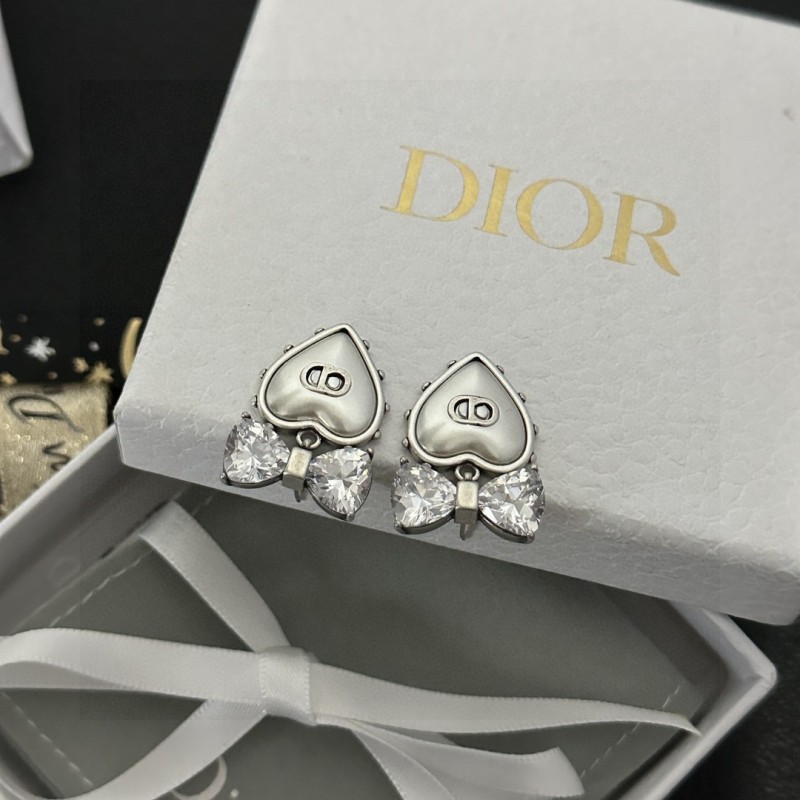 Dior fashion trend classic logo earrings