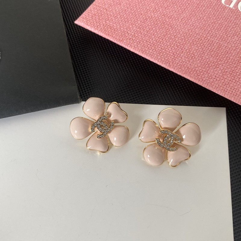 Chanel Xiaoxiang versatile pink camellia letter earrings