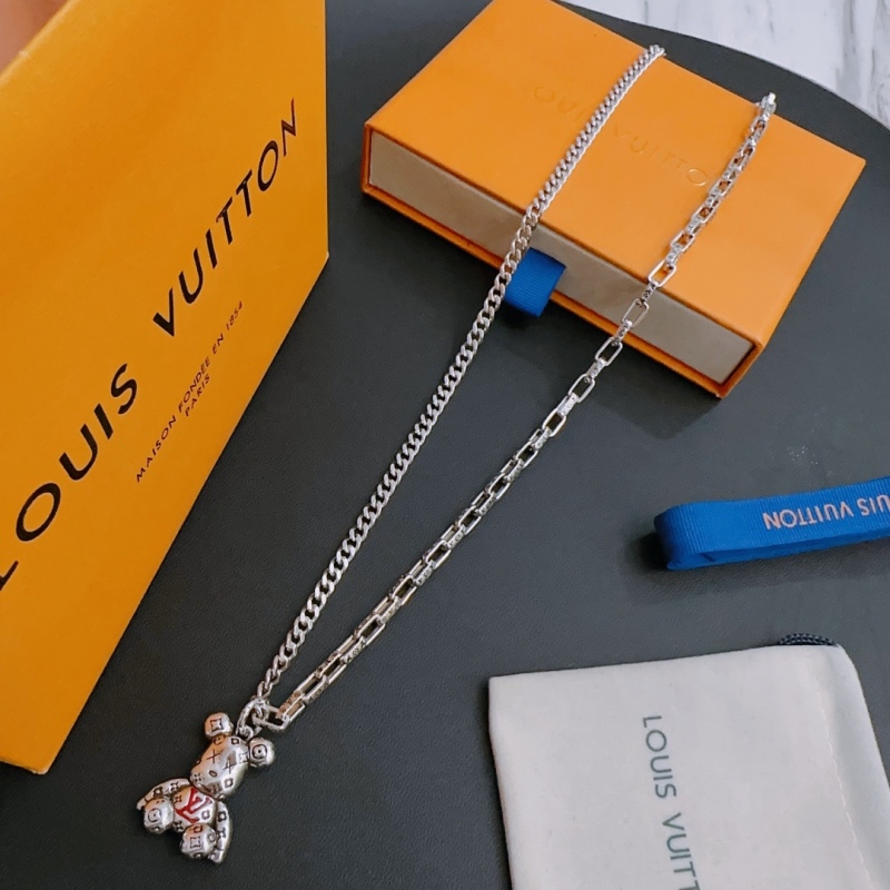 Louis Vuitton Classic Series Retro Elements Trendy and Versatile Silver Necklace