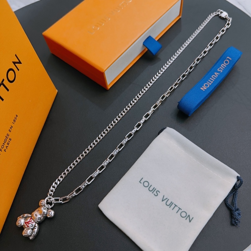 Louis Vuitton Classic Series Retro Elements Trendy and Versatile Silver Necklace