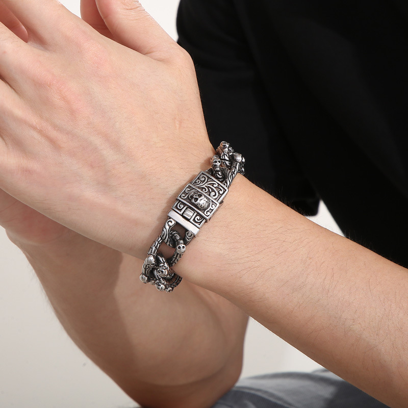 Punk retro interlocking titanium steel men's skull bracelet