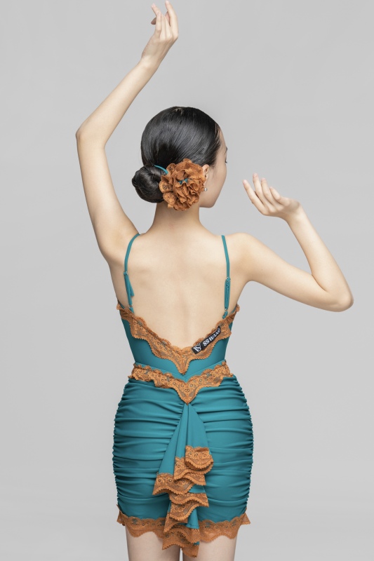 lace-trimmed suspender wrap hip skirt suit(With Hair Accessories)