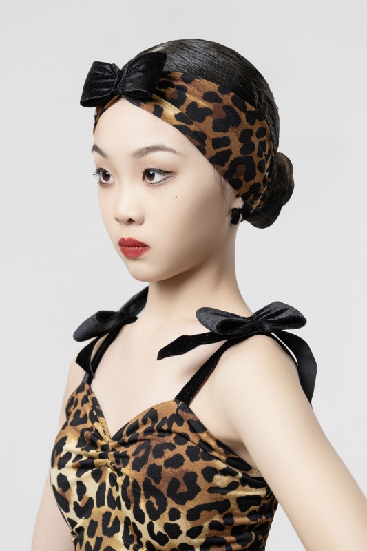 Leopard-print Bow strap hip wrap skirt suit（With Headband、Earring）