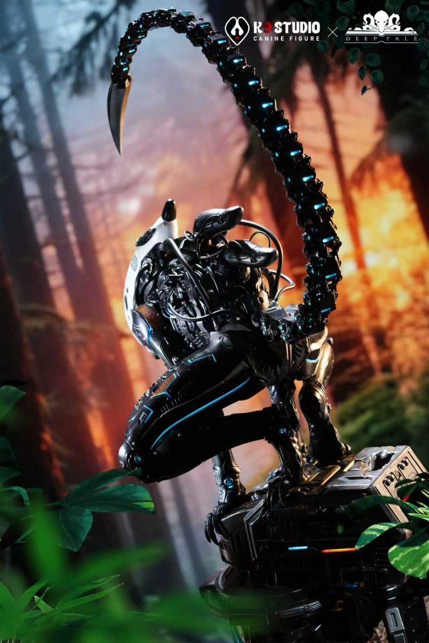 K9 & Deep Tale Studio Alien Mechanical Xenomorph Statue w/ LED - View 6 K9 & Deep Tale Studio Alien Mechanical Xenomorph Statue w/ LED - View 6