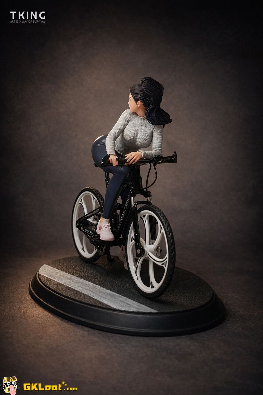 Tking Studio 1/8 Original Cycling Girl Statue - View 3 Tking Studio 1/8 Original Cycling Girl Statue - View 3