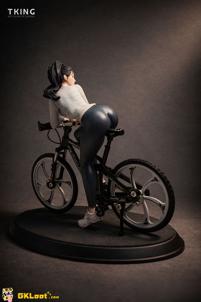 Tking Studio 1/8 Original Cycling Girl Statue - View 1 Tking Studio 1/8 Original Cycling Girl Statue - View 1