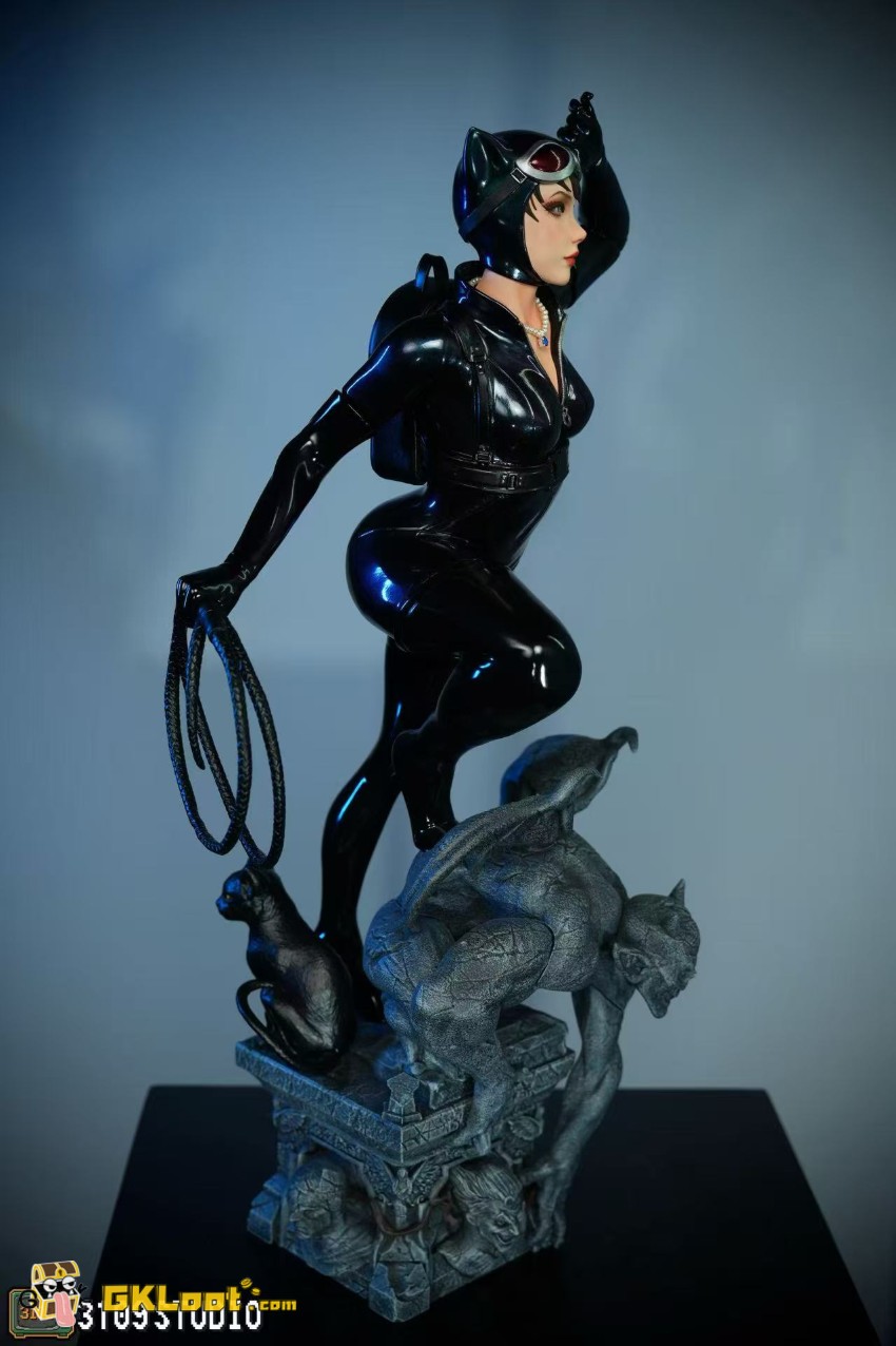 3109 Studio 1/4 DC Comics Catwoman Statue - View 7 3109 Studio 1/4 DC Comics Catwoman Statue - View 7