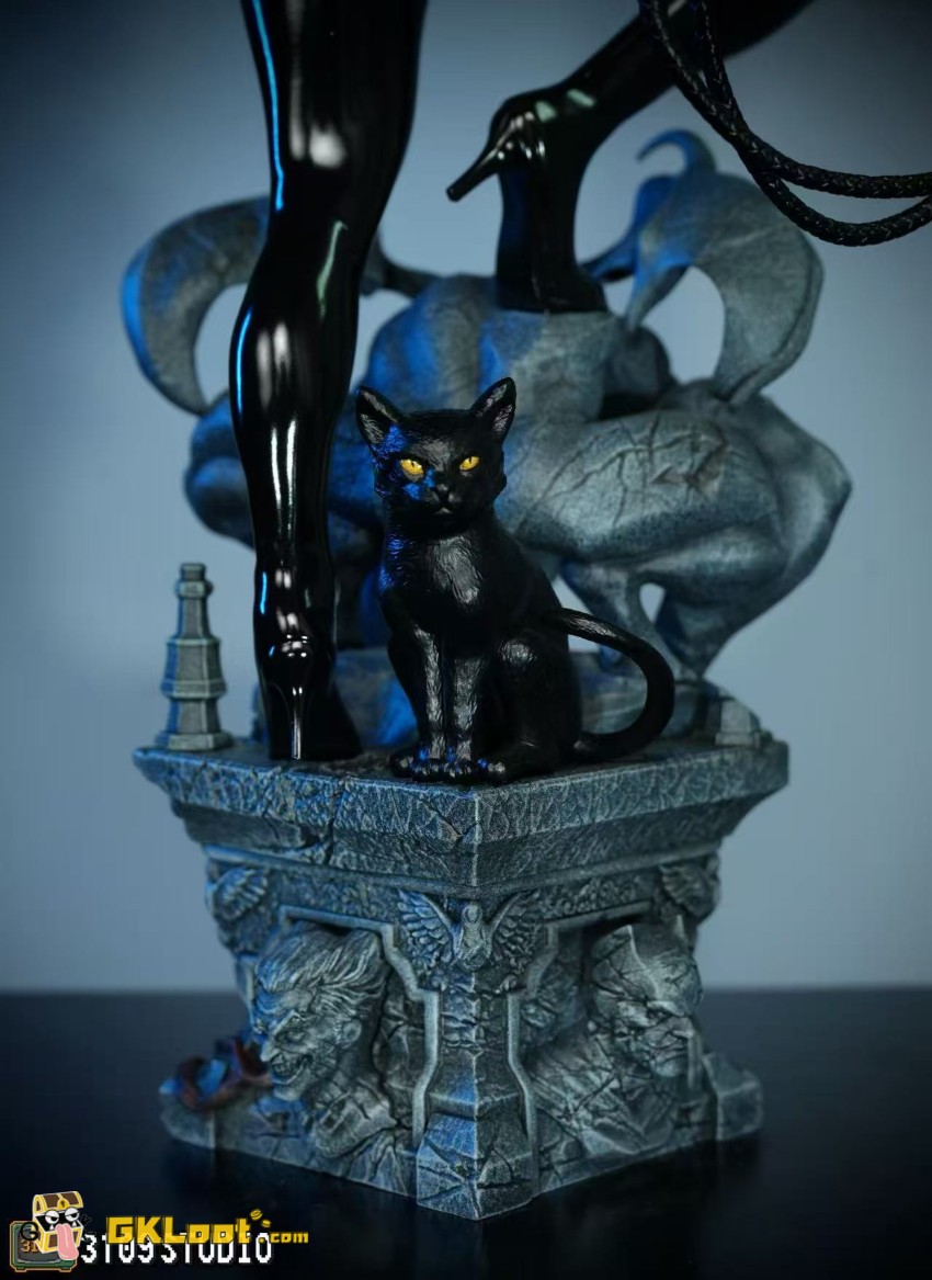 3109 Studio 1/4 DC Comics Catwoman Statue - View 5 3109 Studio 1/4 DC Comics Catwoman Statue - View 5