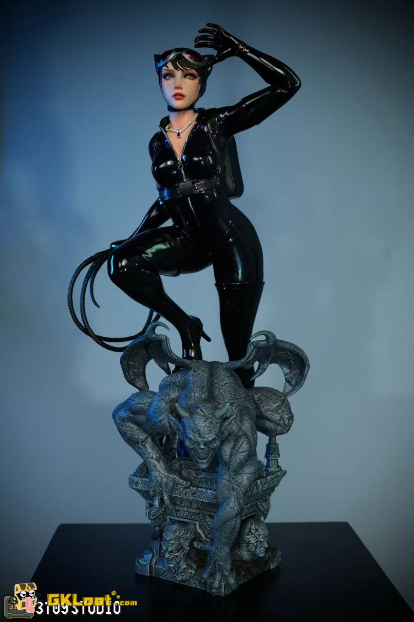 3109 Studio 1/4 DC Comics Catwoman Statue - View 6 3109 Studio 1/4 DC Comics Catwoman Statue - View 6