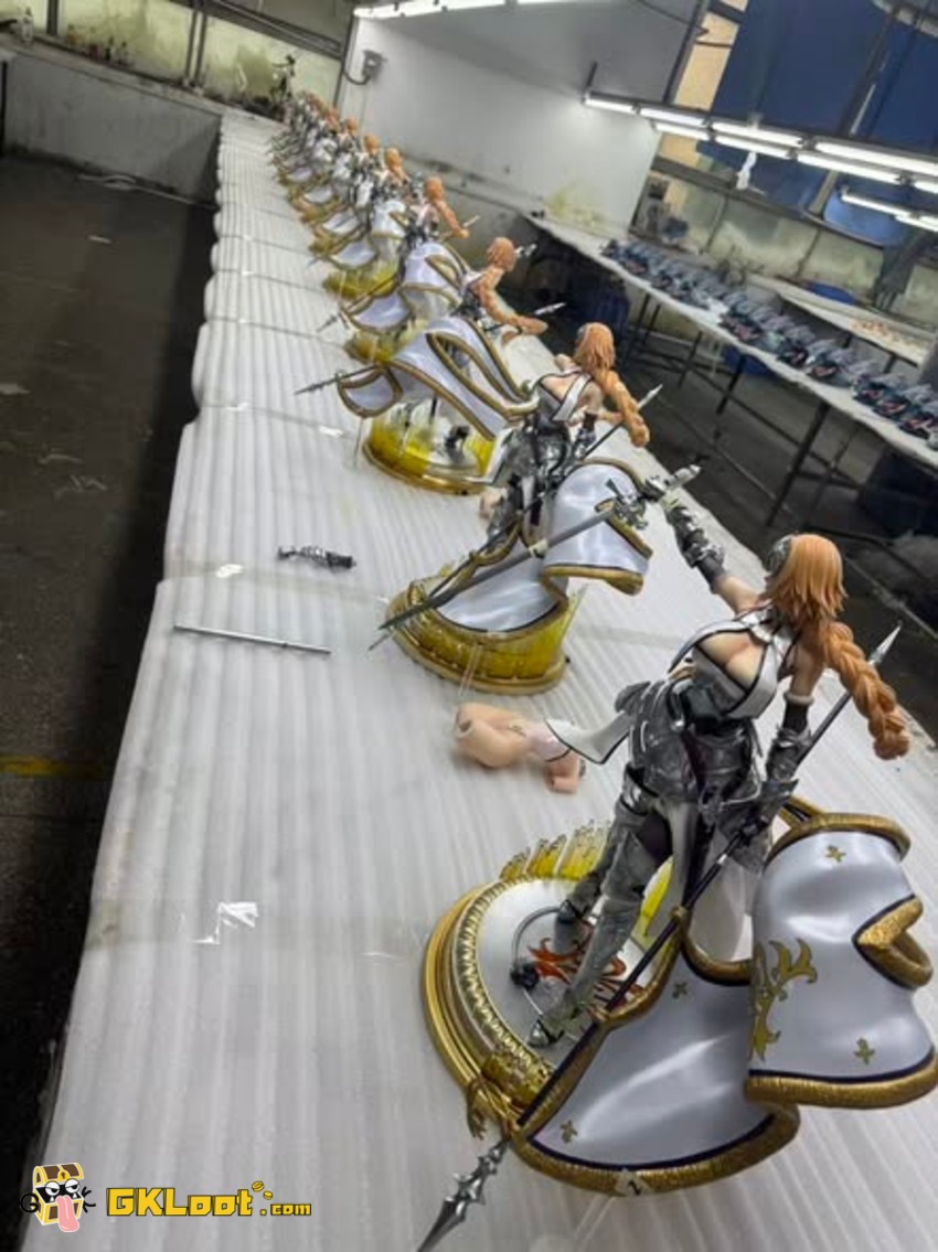 Xpic Studio 1/4 Fate/Grand Order Joan of Arc Statue - View 5 Xpic Studio 1/4 Fate/Grand Order Joan of Arc Statue - View 5