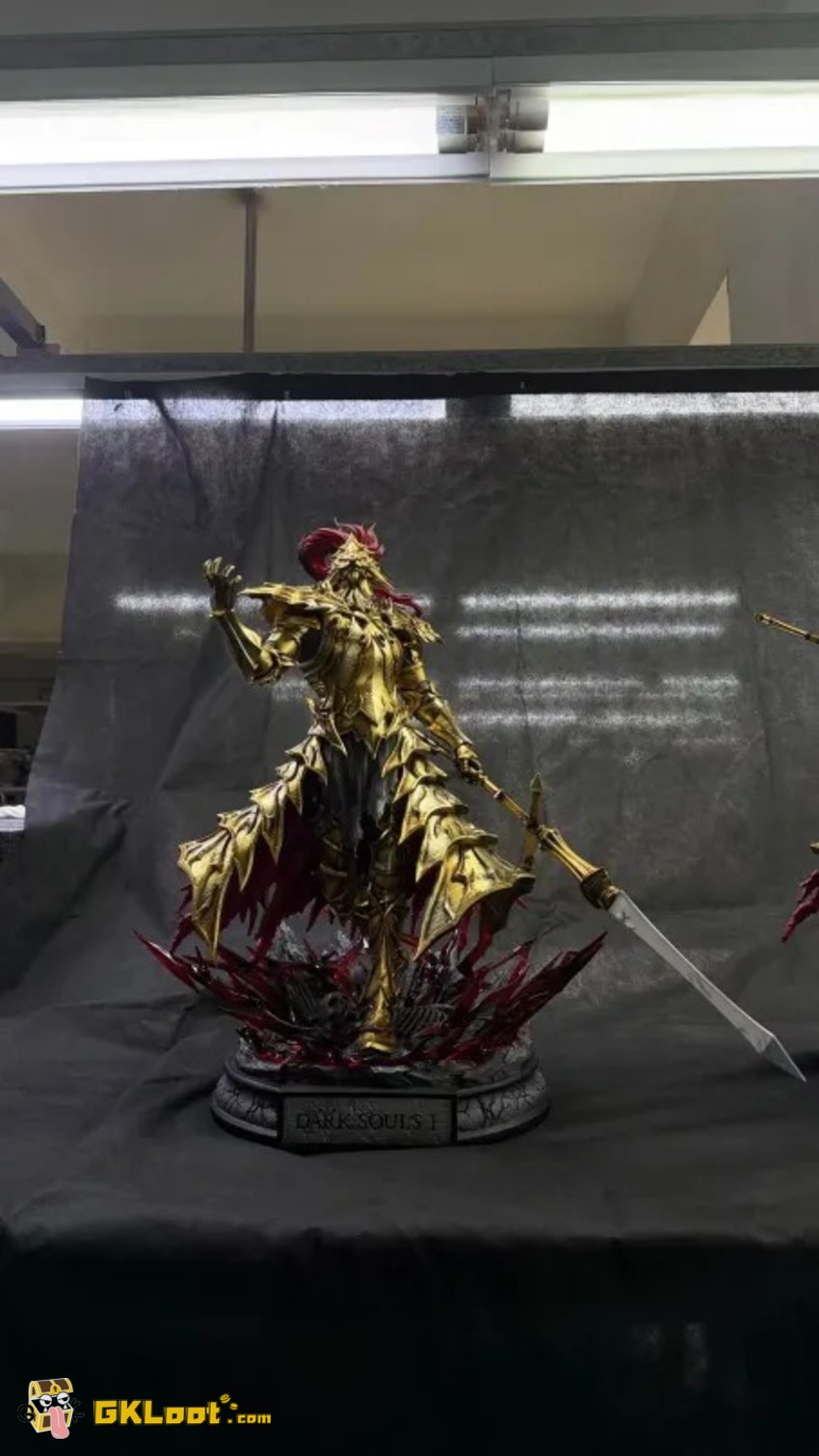 Red Stone Studio 1/4 Dark Souls Ornstein Statue - View 1 Red Stone Studio 1/4 Dark Souls Ornstein Statue - View 1