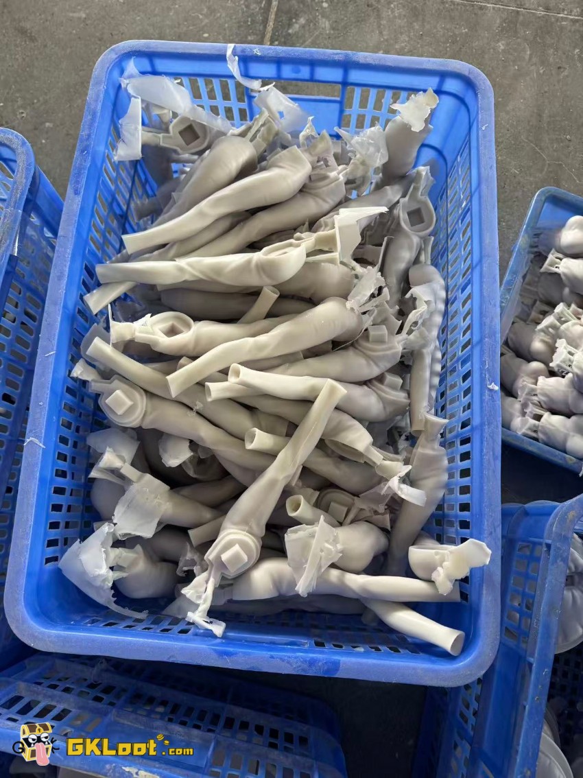Polar Bear Studio 1/4 Chainsaw Man Makima Statue - View 6 Polar Bear Studio 1/4 Chainsaw Man Makima Statue - View 6