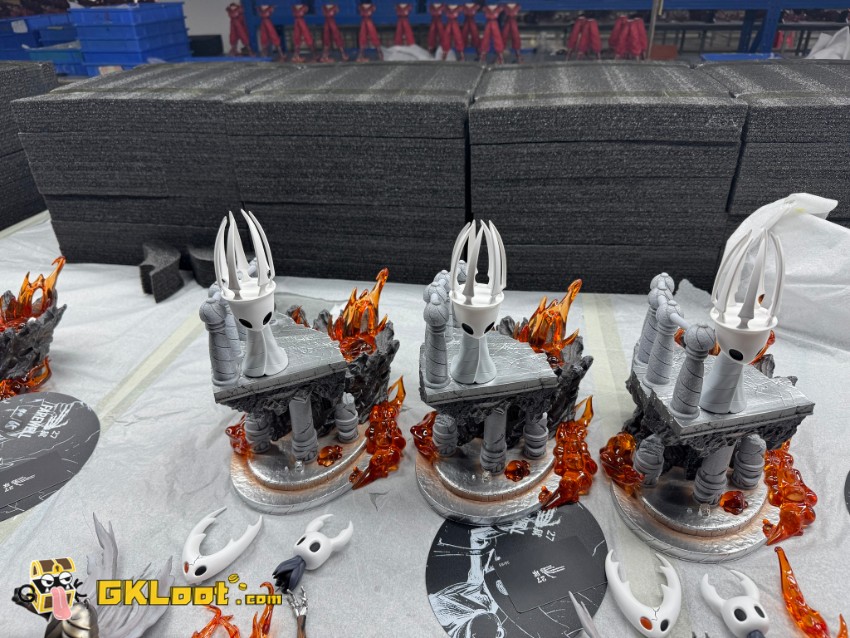 27 Abyss Studio Hollow Knight Knight & The Pale King & Pure Vessel Statue - View 1 27 Abyss Studio Hollow Knight Knight & The Pale King & Pure Vessel Statue - View 1