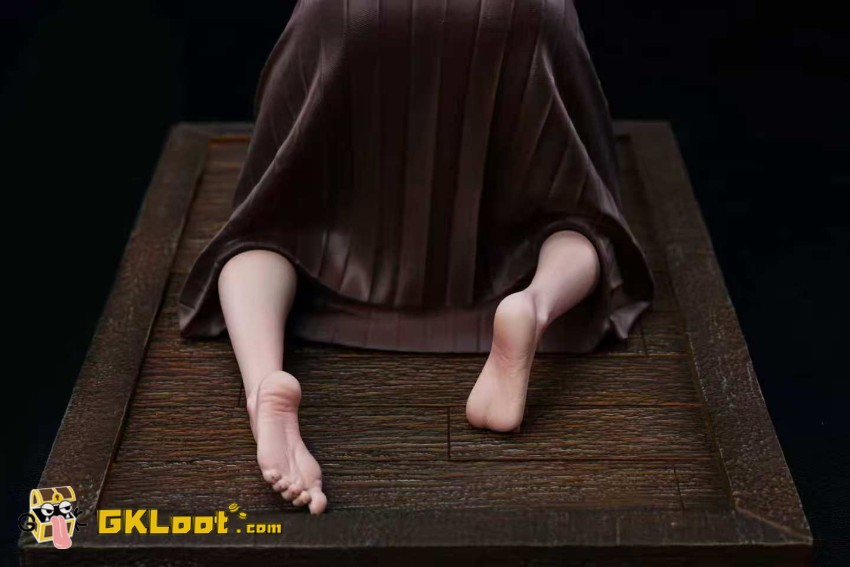 Coordinate Studio 1/6 Attack on Titan Pieck Finger Statue - View 4 Coordinate Studio 1/6 Attack on Titan Pieck Finger Statue - View 4