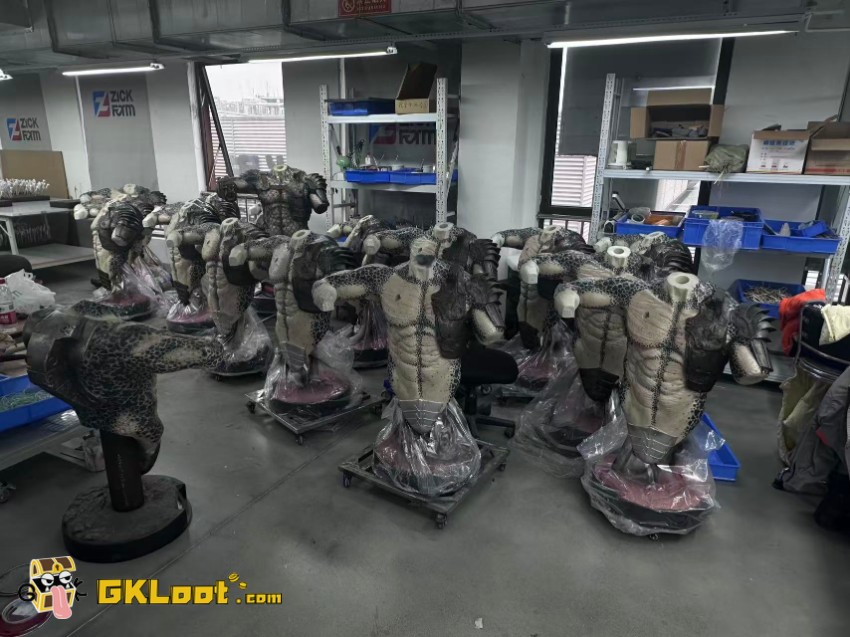DEEPMYTH Studio Predator Elder Greyback Statue - View 3 DEEPMYTH Studio Predator Elder Greyback Statue - View 3