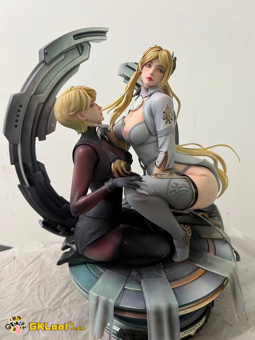 Thunder Studio 1/4 NieR:Automata Commander White & Attendant Statue - View 12 Thunder Studio 1/4 NieR:Automata Commander White & Attendant Statue - View 12
