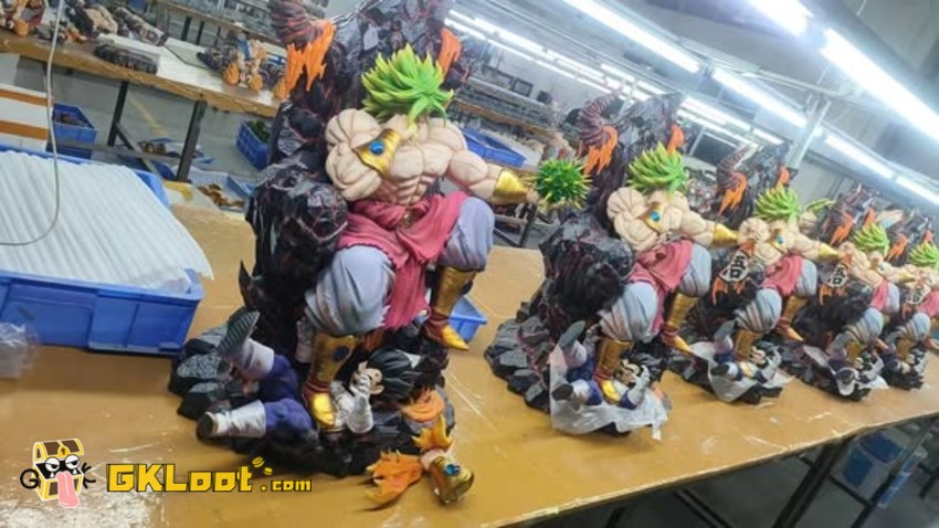 Yi Shou Studio Dragon Ball Broly Statue - View 3 Yi Shou Studio Dragon Ball Broly Statue - View 3