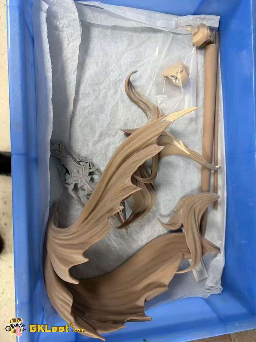 Yunyu Studio 1/6 Love and Deepspace Rafayel Statue - View 2 Yunyu Studio 1/6 Love and Deepspace Rafayel Statue - View 2