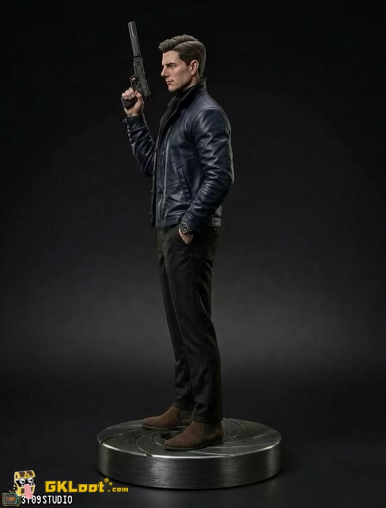 3109 Studio 1/4 007 First Light James Bond Statue - View 2 3109 Studio 1/4 007 First Light James Bond Statue - View 2