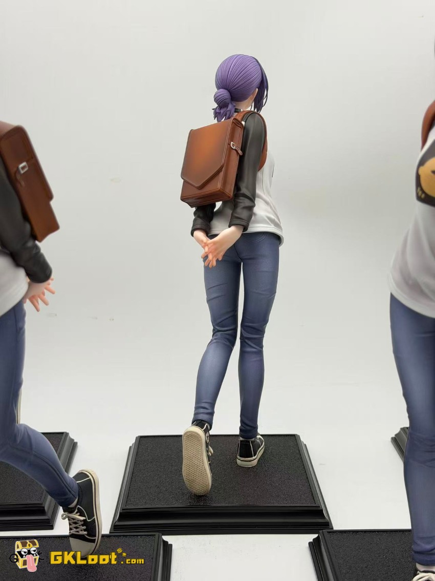 QuietArt Studio 1/6 Chainsaw Man Reze Statue - View 1 QuietArt Studio 1/6 Chainsaw Man Reze Statue - View 1