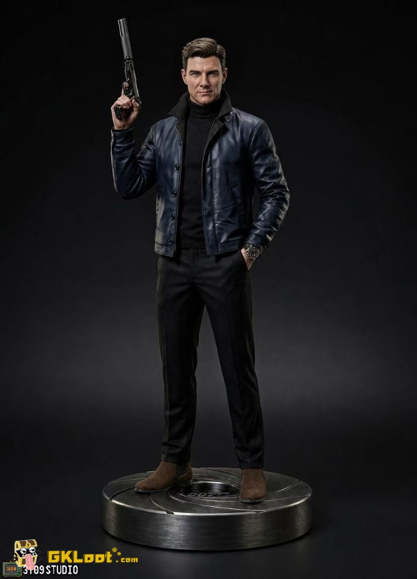 3109 Studio 1/4 007 First Light James Bond Statue - View 1 3109 Studio 1/4 007 First Light James Bond Statue - View 1
