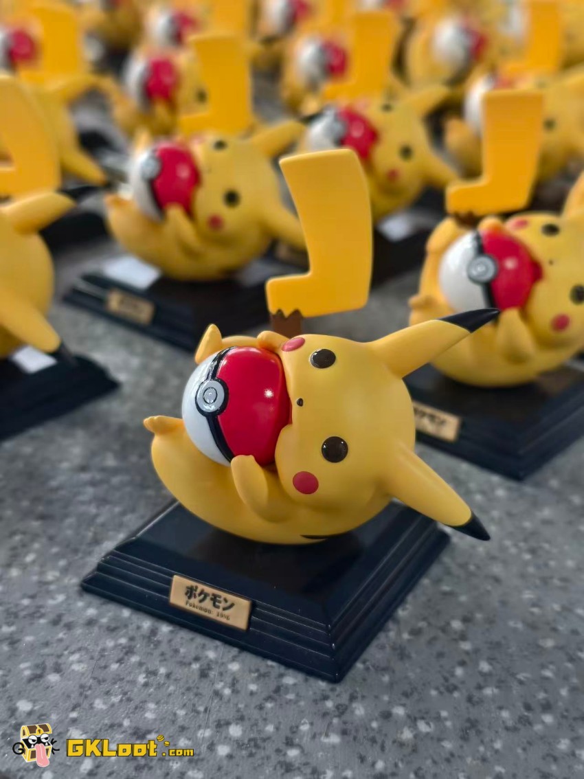 Miumiu Studio 1/10 Pokémon Pikachu Statue - View 1 Miumiu Studio 1/10 Pokémon Pikachu Statue - View 1