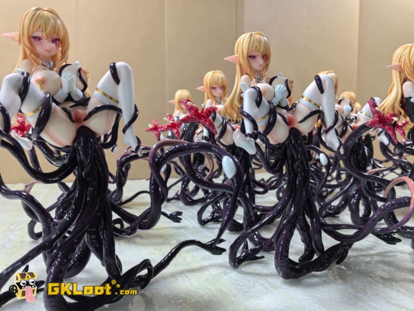 Fish Head Studio 1/6 Original Nun Statue - View 1 Fish Head Studio 1/6 Original Nun Statue - View 1