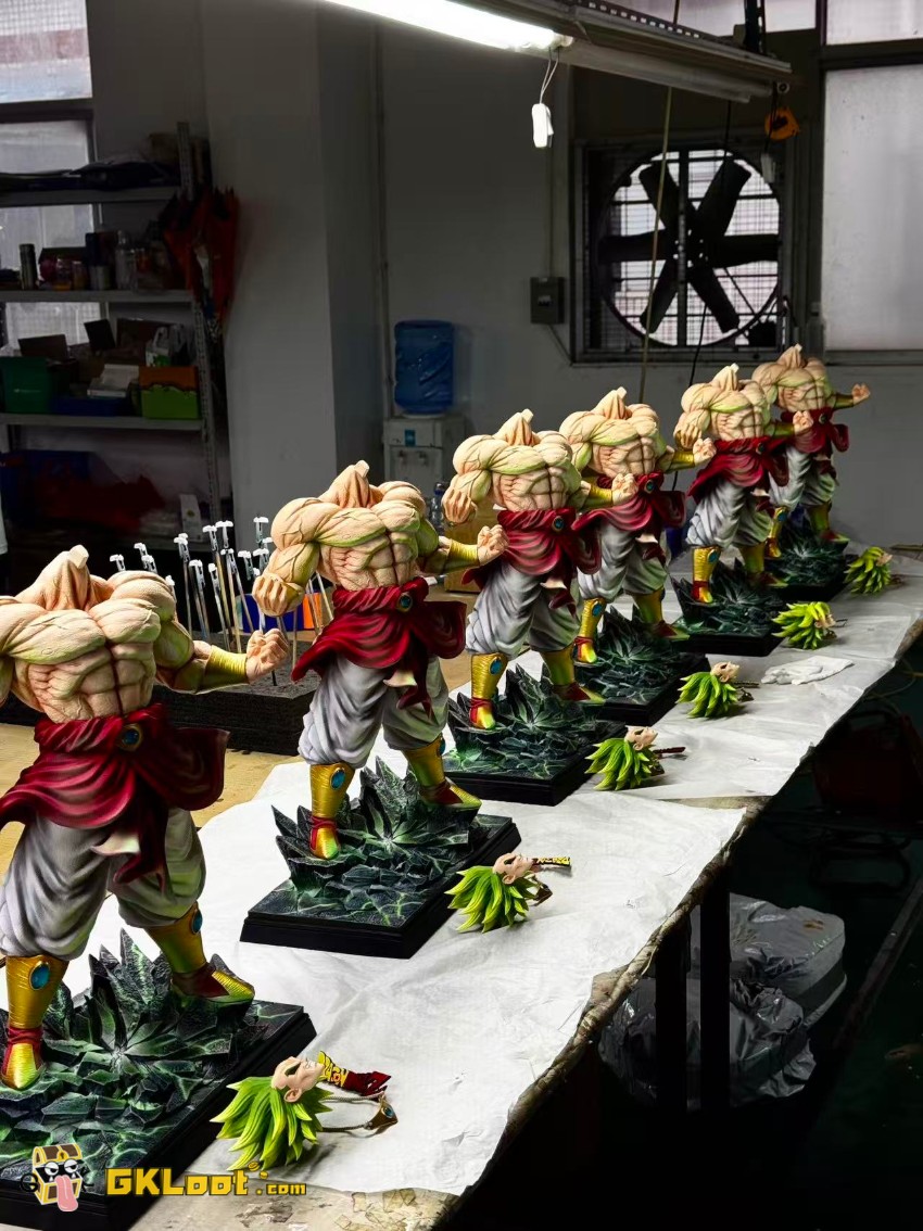 Black List Studio Dragon Ball Broly Statue w/ LED - View 7 Black List Studio Dragon Ball Broly Statue w/ LED - View 7