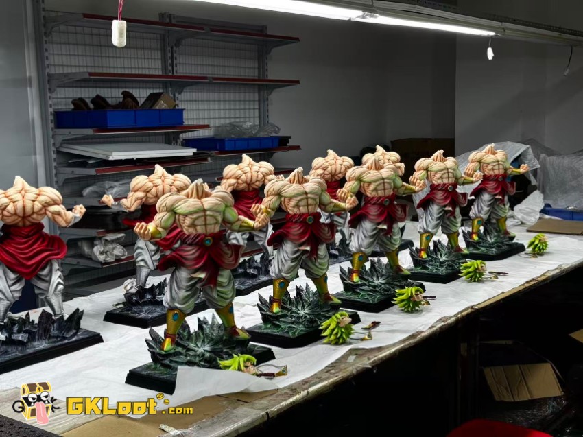 Black List Studio Dragon Ball Broly Statue w/ LED - View 3 Black List Studio Dragon Ball Broly Statue w/ LED - View 3