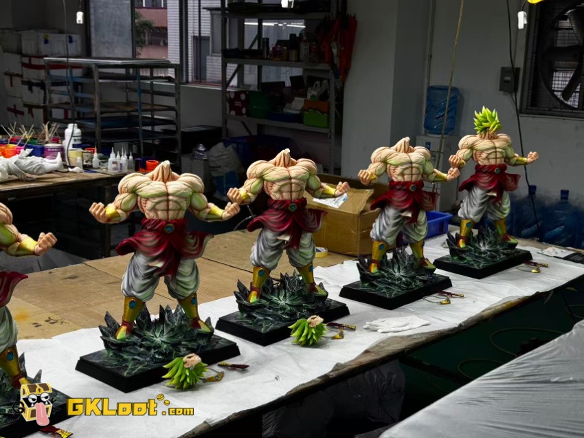 Black List Studio Dragon Ball Broly Statue w/ LED - View 5 Black List Studio Dragon Ball Broly Statue w/ LED - View 5