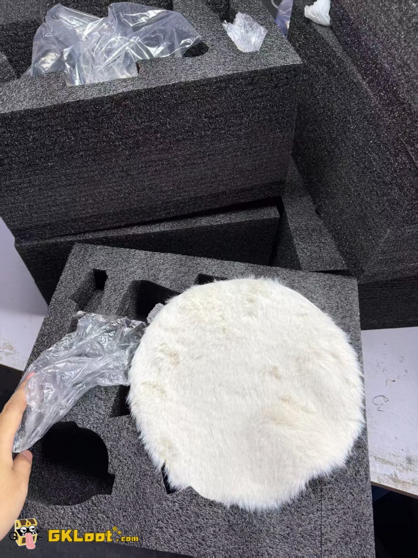 MOCHI Studio Chainsaw Man Reze Statue - View 1 MOCHI Studio Chainsaw Man Reze Statue - View 1