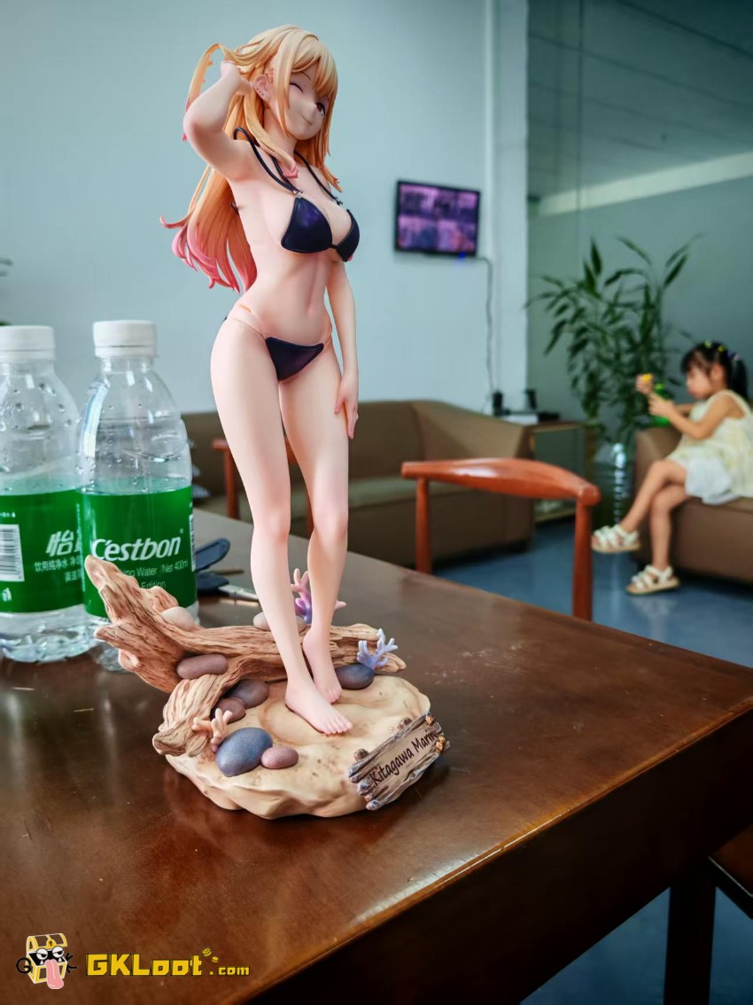 Yi Lian Studio 1/6 My Dress-Up Darling Kitagawa Marin Statue - View 3 Yi Lian Studio 1/6 My Dress-Up Darling Kitagawa Marin Statue - View 3
