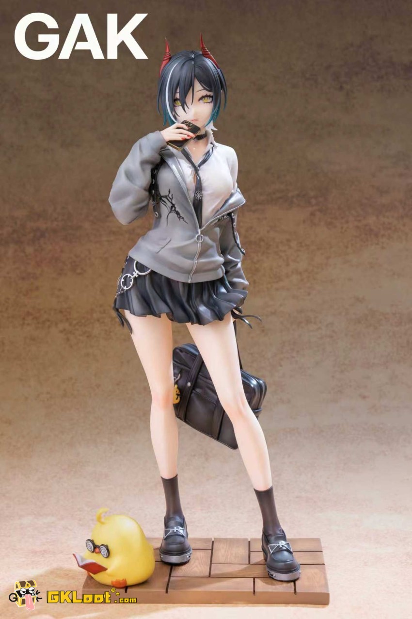 GAK Studio 1/7 Azur Lane Ulrich von Hutten Statue - View 6 GAK Studio 1/7 Azur Lane Ulrich von Hutten Statue - View 6