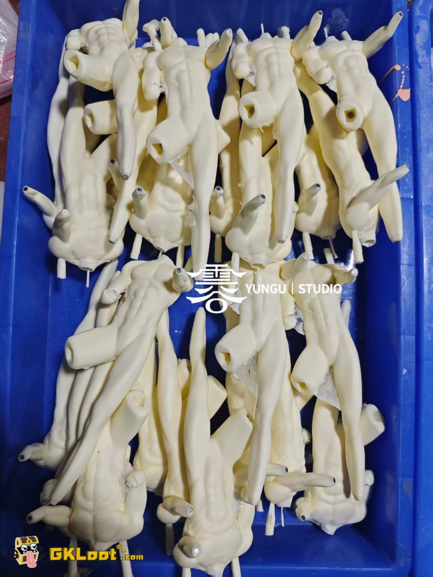 YunGu Studio 1/6 Love and Deepspace Zayne Statue - View 6 YunGu Studio 1/6 Love and Deepspace Zayne Statue - View 6