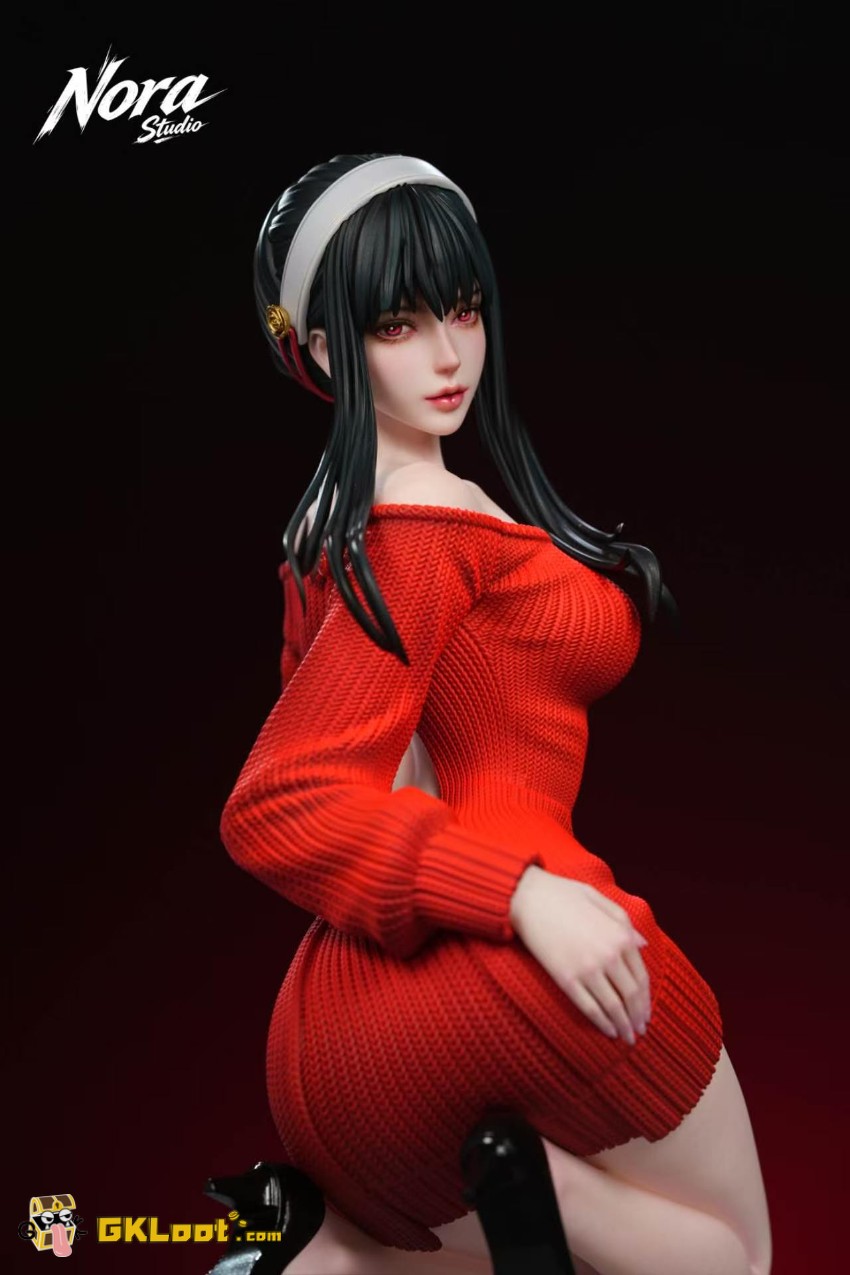 Nora Studio 1/4 Spy × Family Yor Forger Statue - View 5 Nora Studio 1/4 Spy × Family Yor Forger Statue - View 5