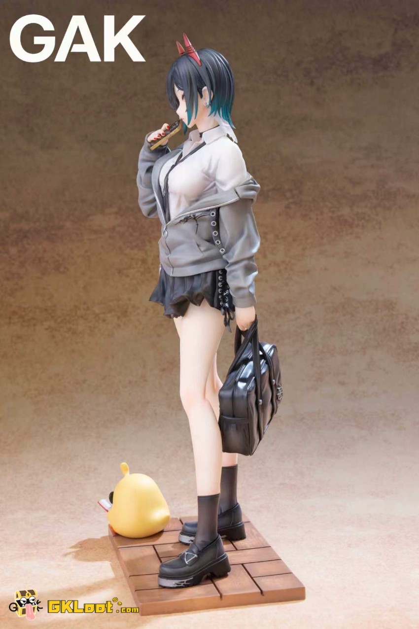 GAK Studio 1/7 Azur Lane Ulrich von Hutten Statue - View 7 GAK Studio 1/7 Azur Lane Ulrich von Hutten Statue - View 7