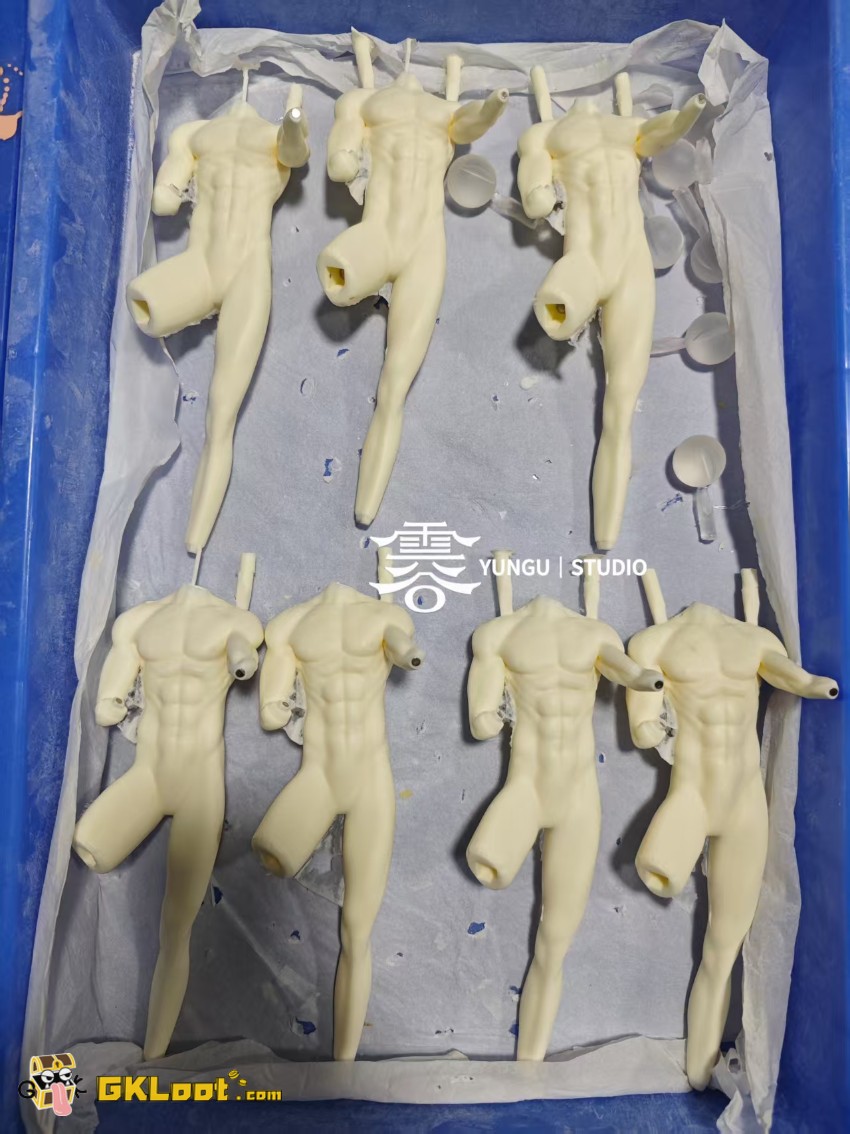 YunGu Studio 1/6 Love and Deepspace Zayne Statue - View 3 YunGu Studio 1/6 Love and Deepspace Zayne Statue - View 3