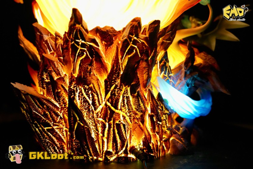 EMO Studio Pokémon Charizard Statue w/ LED - View 5 EMO Studio Pokémon Charizard Statue w/ LED - View 5