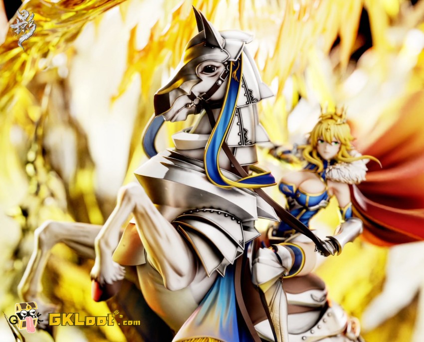 Lue Ying & Demons Studio Fate/Stay Night Saber Artoria Pendragon Statue w/ LED - View 7 Lue Ying & Demons Studio Fate/Stay Night Saber Artoria Pendragon Statue w/ LED - View 7
