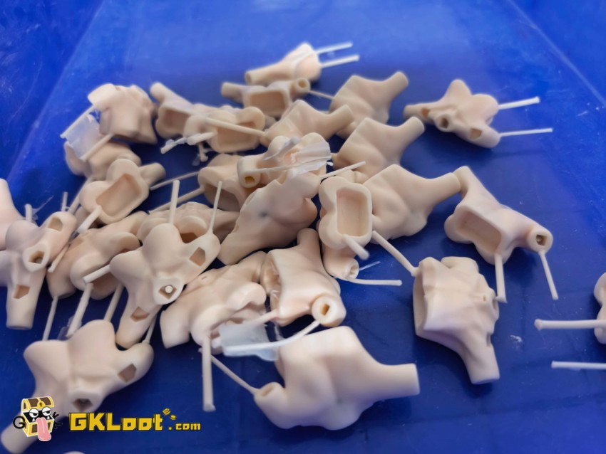 Ji Meng Studio 1/6 Arknights Rossi Statue - View 5 Ji Meng Studio 1/6 Arknights Rossi Statue - View 5