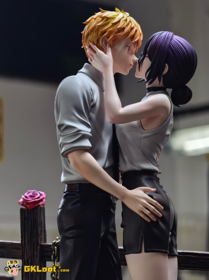 Pink Studio 1/6 Chainsaw Man Reze & Denji Statue - View 3 Pink Studio 1/6 Chainsaw Man Reze & Denji Statue - View 3