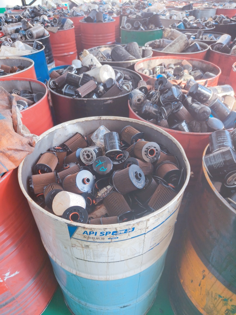 waste-oil-filters-before-recycling