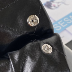 CHANEL 22 Small handbag