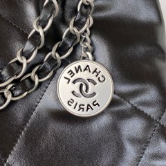 CHANEL 22 Small handbag