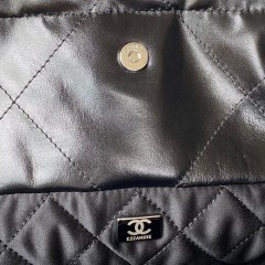 CHANEL 22 Small handbag