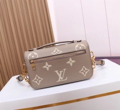 LV POCHETTE MÉTIS EAST WEST Handbag