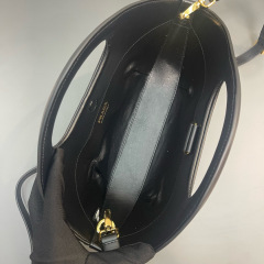 Medium leather handbag