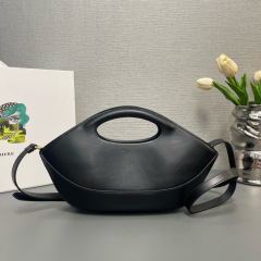Medium leather handbag